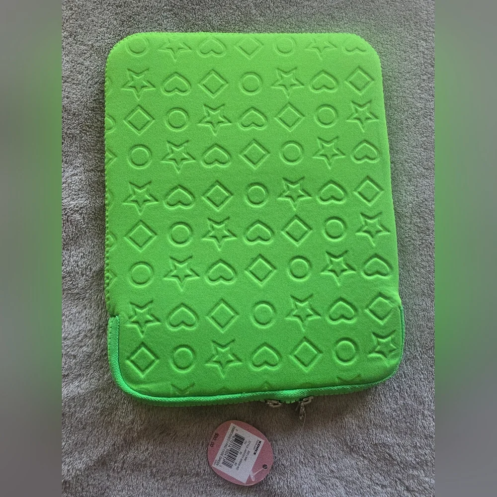 SO ***NEVER USED*** Vibrant Green Tablet Sleeve